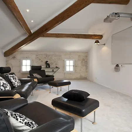 Chateau Sainte Colombe * Saint-Geniès-des-Mourgues