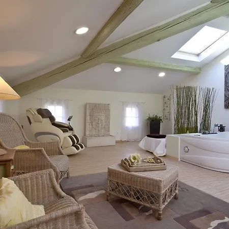 Chateau Sainte Colombe * Saint-Geniès-des-Mourgues