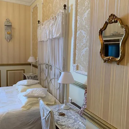 Chateau Sainte Colombe Bed and breakfast Saint-Geniès-des-Mourgues