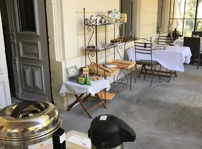 Chateau Sainte Colombe Saint-Geniès-des-Mourgues